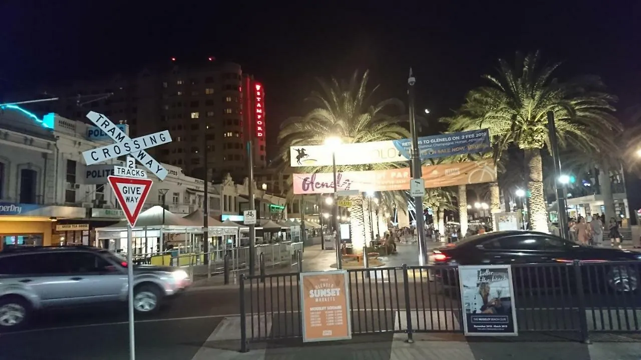 Glenelg Beach Gateway Studio Apartment Australia
