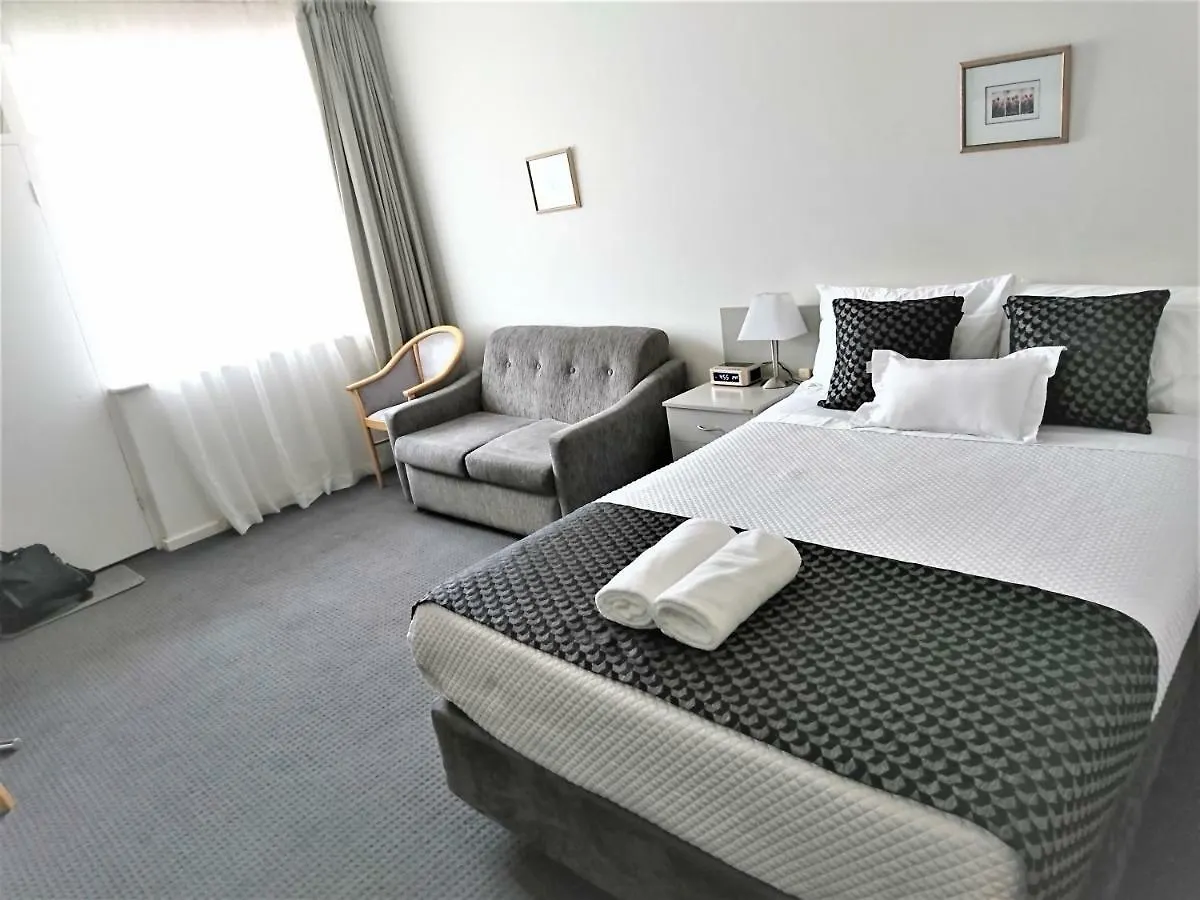 Glenelg Beach Gateway Studio Apartment contacts